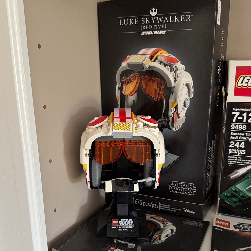 LEGO Star Wars Luke Skywalker Helmet with Orange Visor